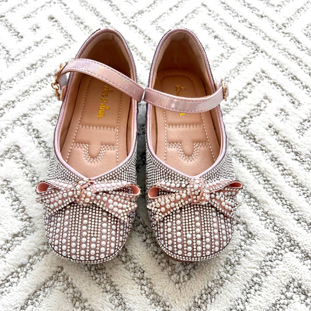 Gorgeous girls flats. Pearls and crystals.
